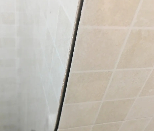 叠彩瓷砖空鼓维修公司分享阳台瓷砖脱落的修复过程可以分为以下几个步骤